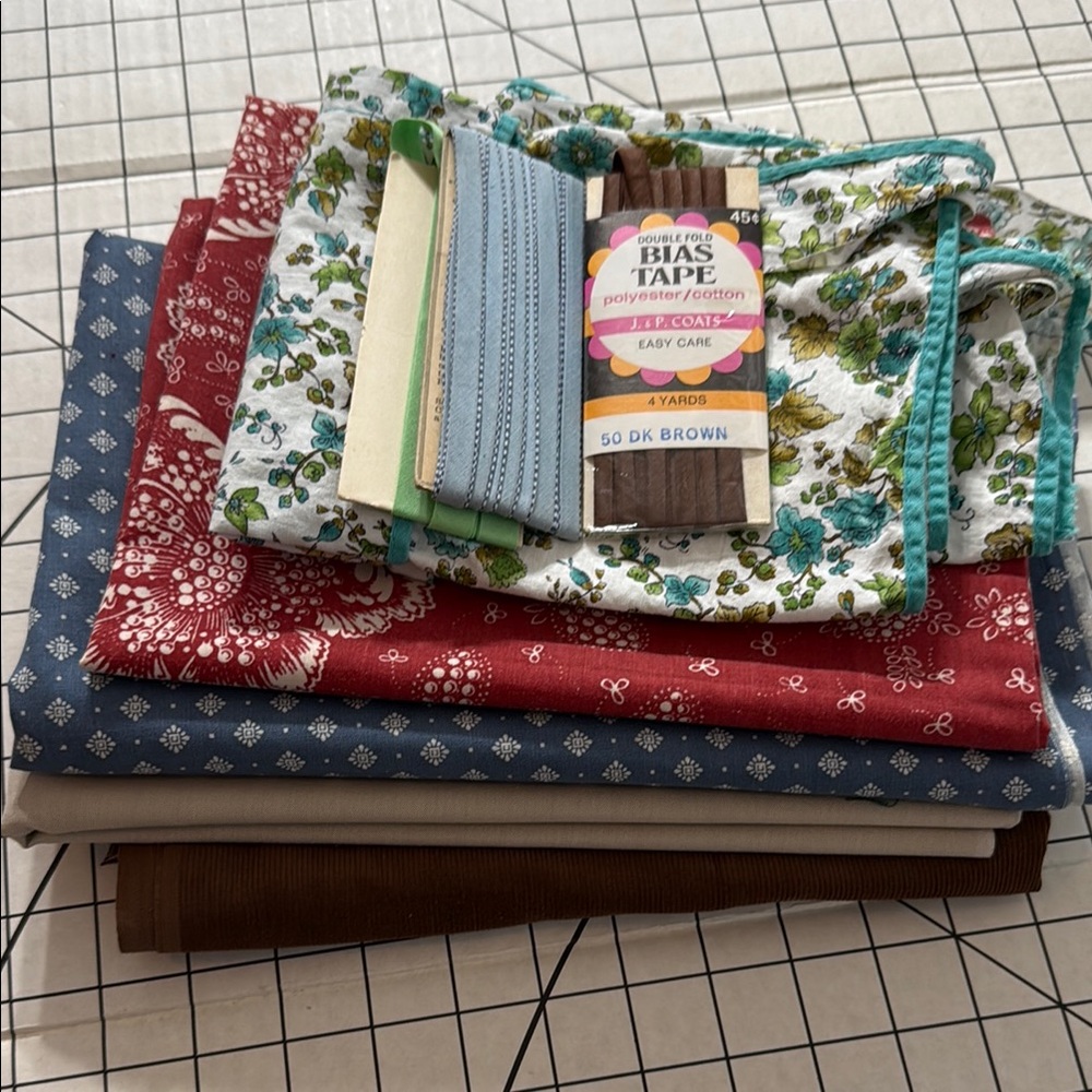 Vintage Fabric & Trim Bundle – Calico, Corduroy, Apron, Trims (1950s–1980s)